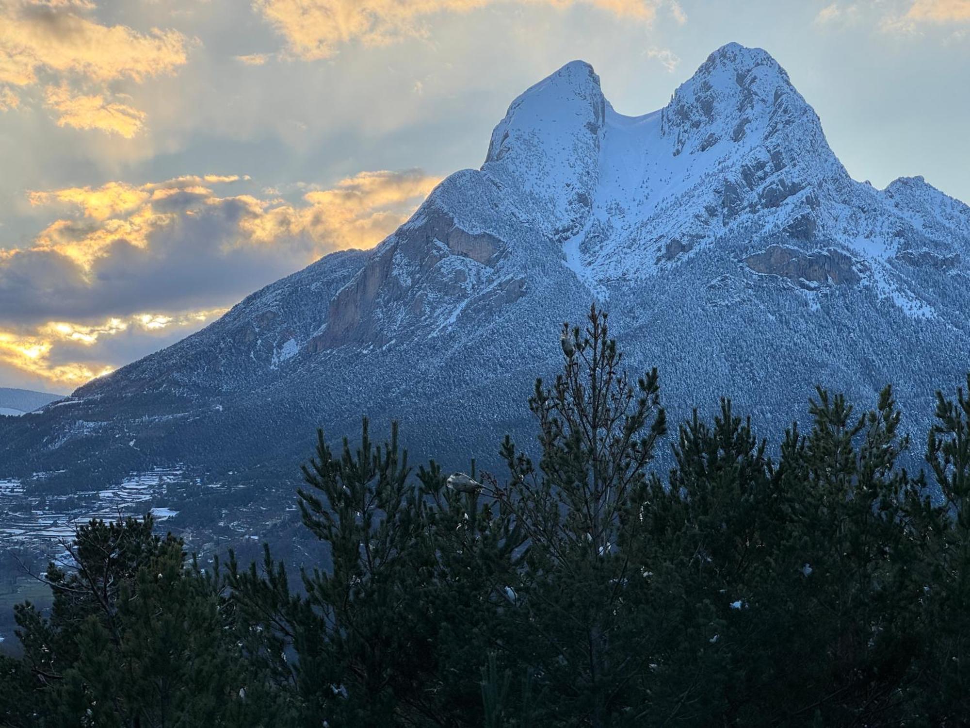 La Cara Nord , Alojamiento Turistico ,Saldes, A Los Pies Del Pedraforca, Apartamento Exterior photo